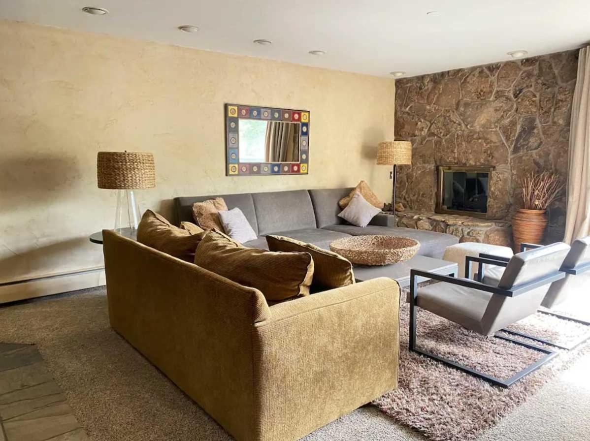 Best Location In The Heart Of Lions Head, Ski Lockers, Jacuzzi And Pool فيل المظهر الخارجي الصورة